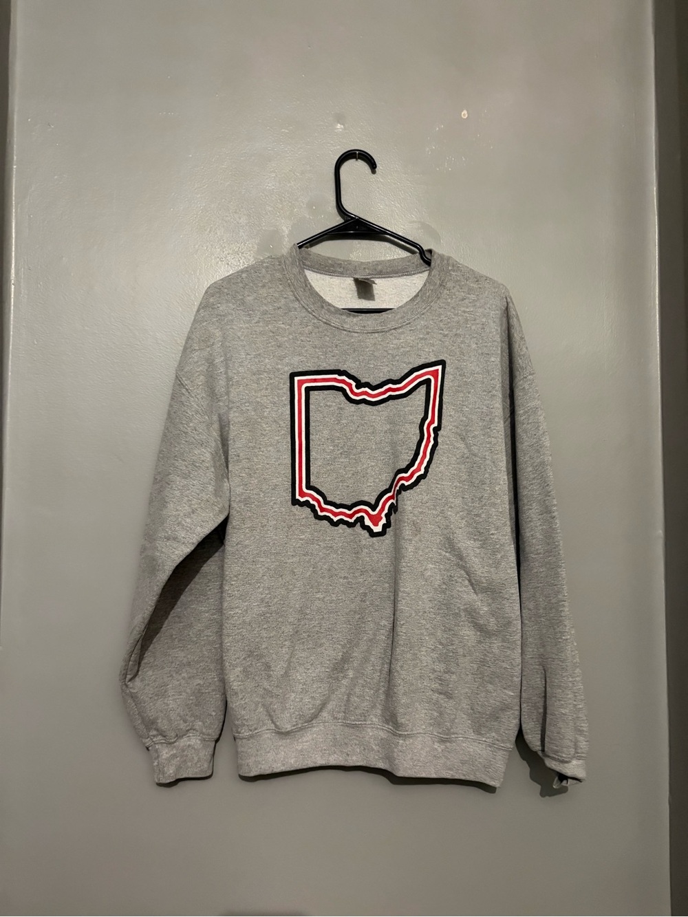 Men's Gray Crewneck Sweatshirt with Ohio Outline